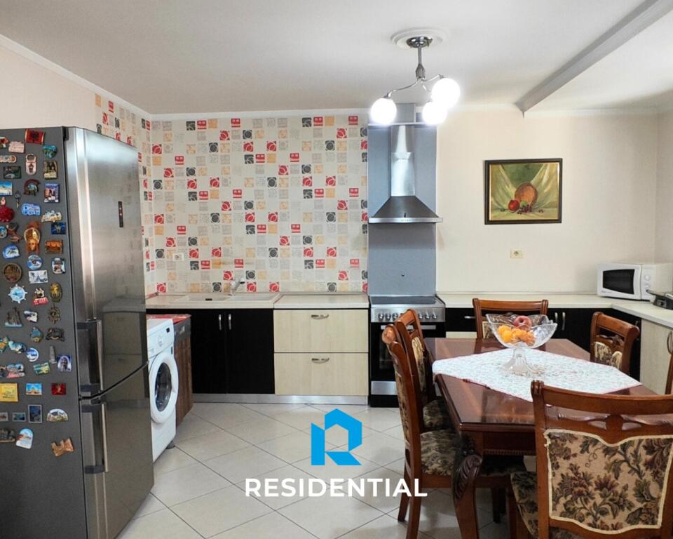 Tek GLOBE Shitet Apartament 3+1 Me Çmim OKAZION 1700€/m²