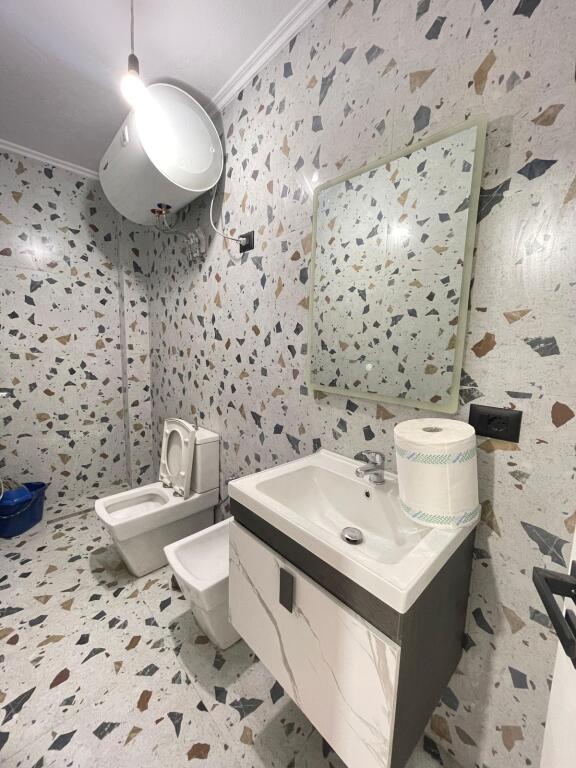 2+1 apartment for sale - Kavaja Street, near Report TV