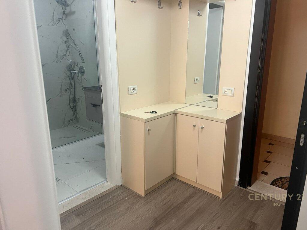 Apartment 1+1 for rent with parking space in the Kodra e Diellit residence.