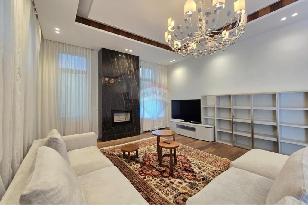 We are selling luxury villas at Rolling Hill!