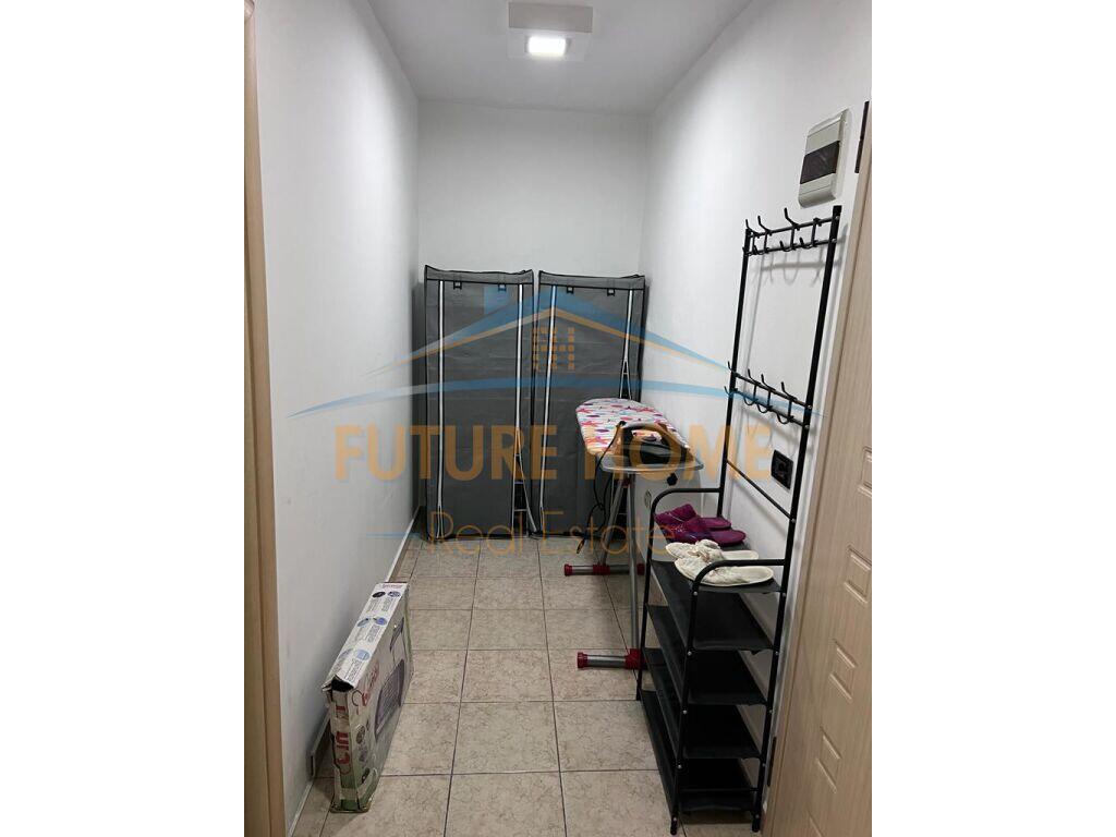 Shitet, Apartament 1+1, Rruga Hoxha Tahsim