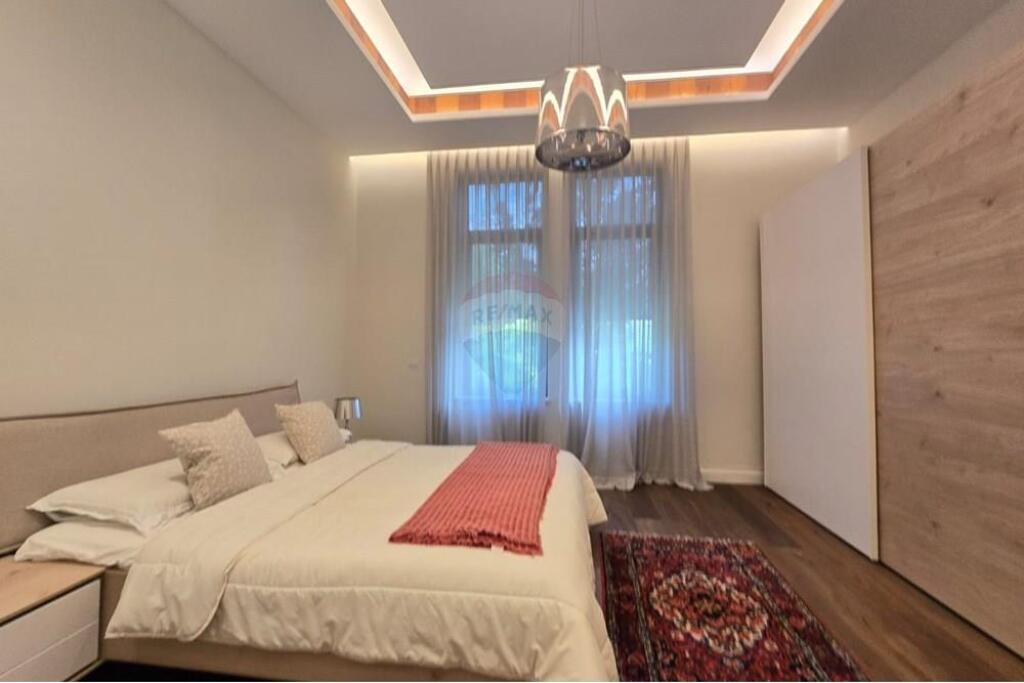 We are selling luxury villas at Rolling Hill!