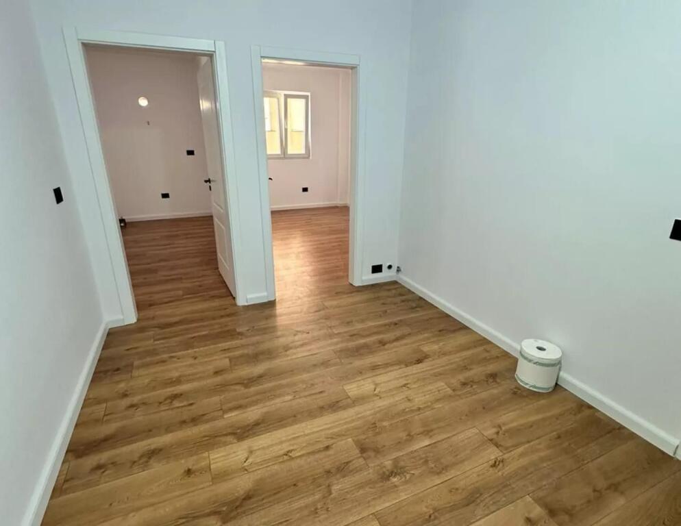 2+1 apartment for sale - Kavaja Street, near Report TV