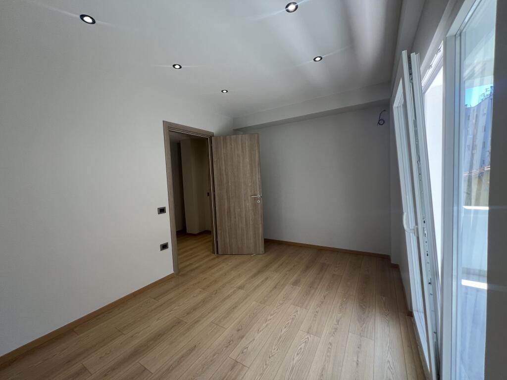 OFFICE FOR RENT 55 M2 WILSON SQUARE