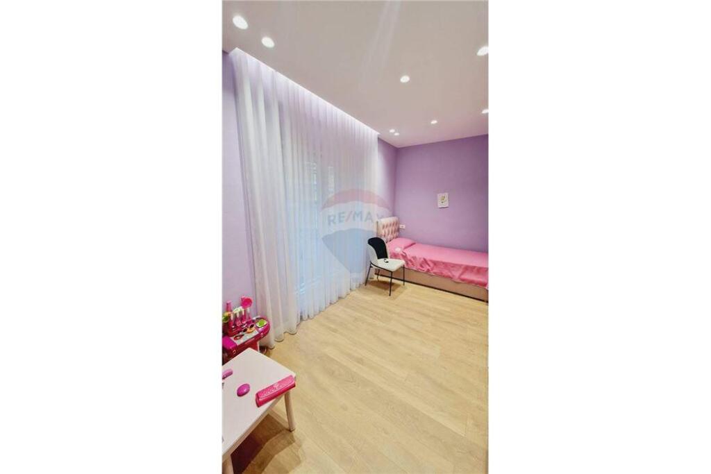Apartament 2+1 me qera prane Vila Gold