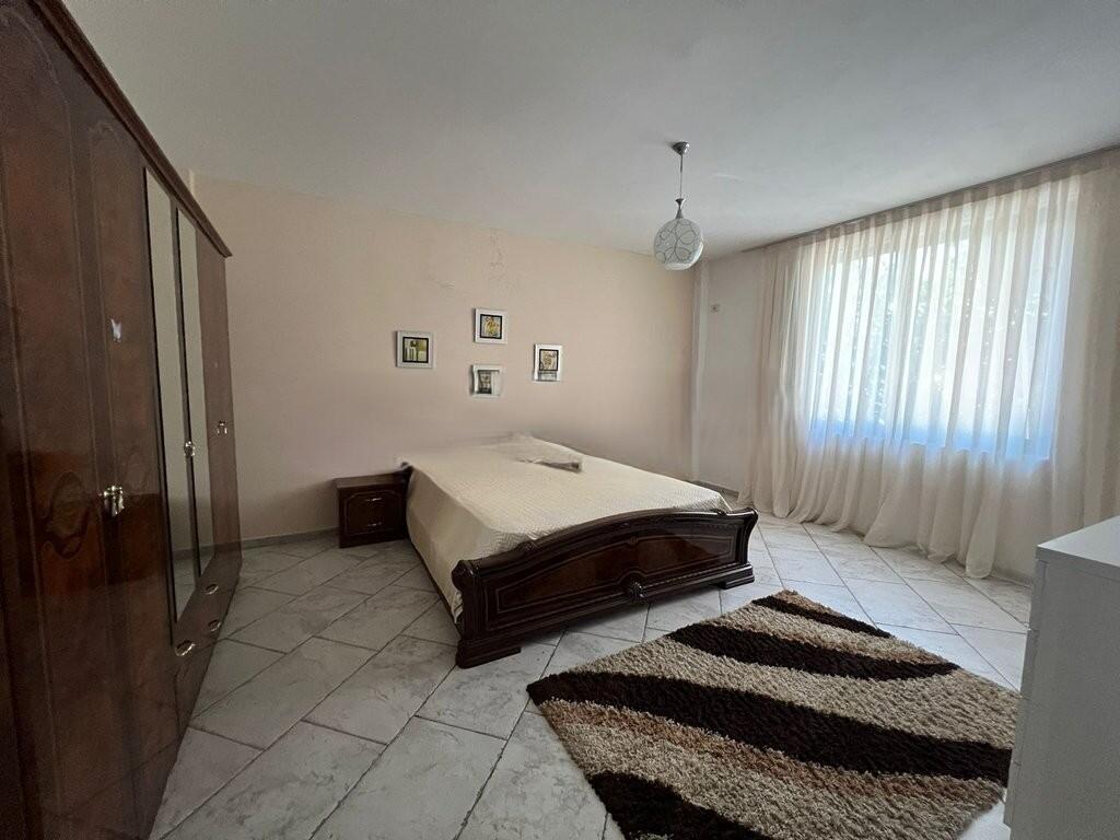 APARTAMENT 2+1+2+POST PARKIMI PER QIRA SHKOLLA E KUQE