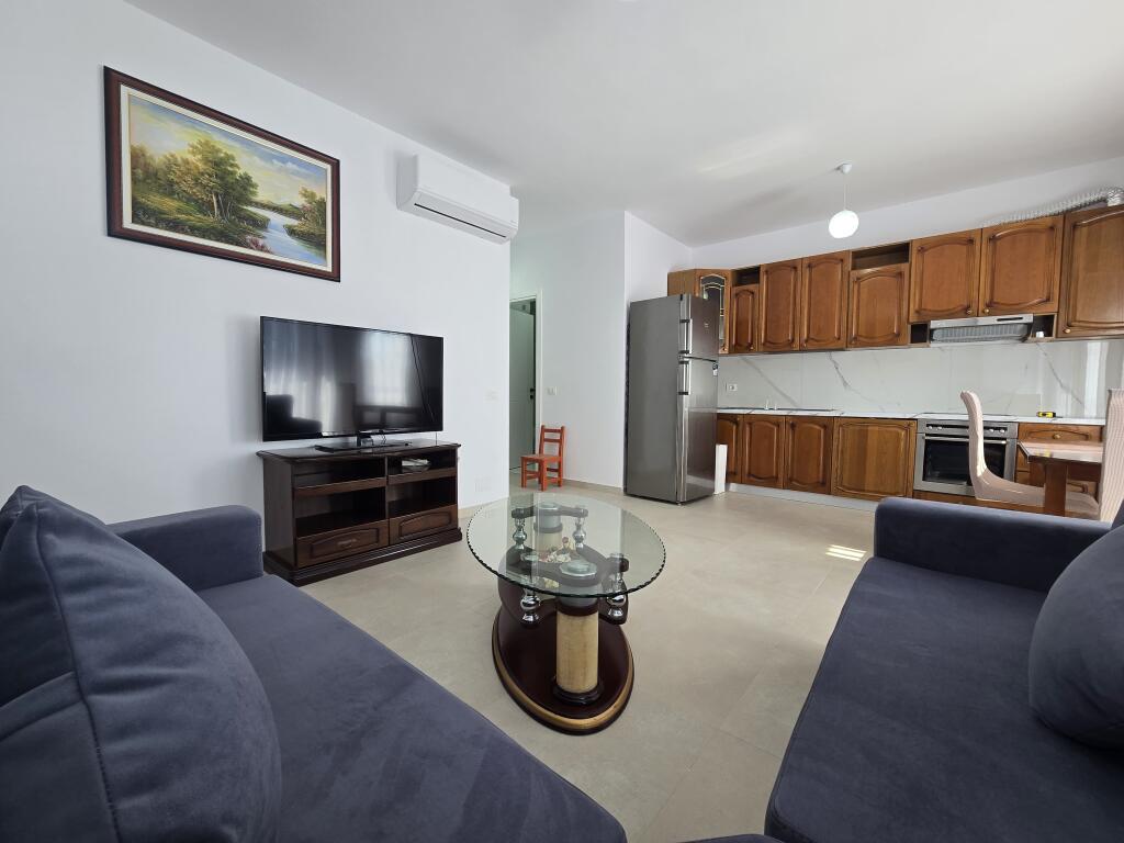 Apartament 2+1+2 me ballkon per qira, 5 Maji!