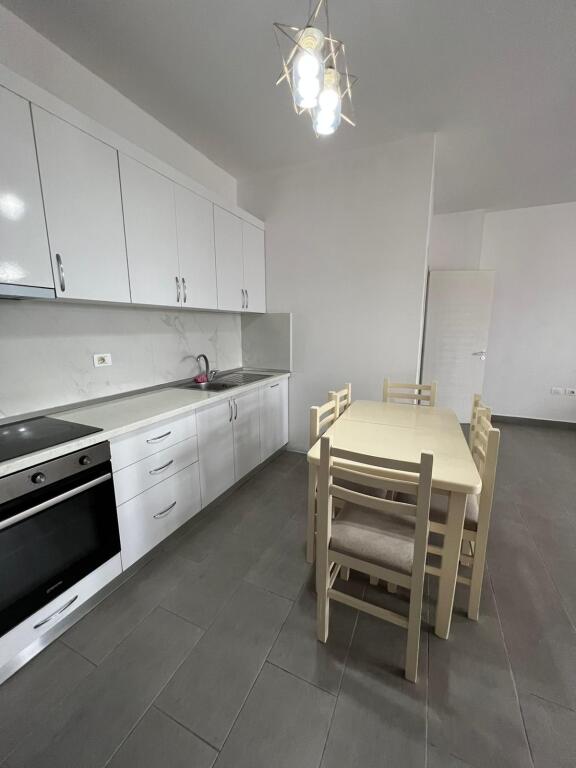 Apartament 2+1 ne Kamez tek Market Bala