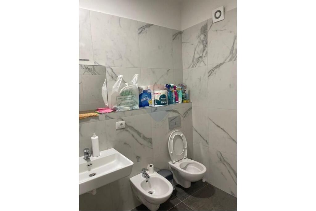 SPAZIO PER UFFICIO IN VIA KOSOVARVE