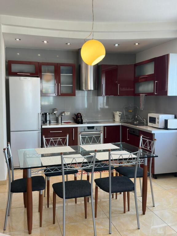 For rent 2 + 1 + 2 bathrooms + parking space included near the Zoo!
