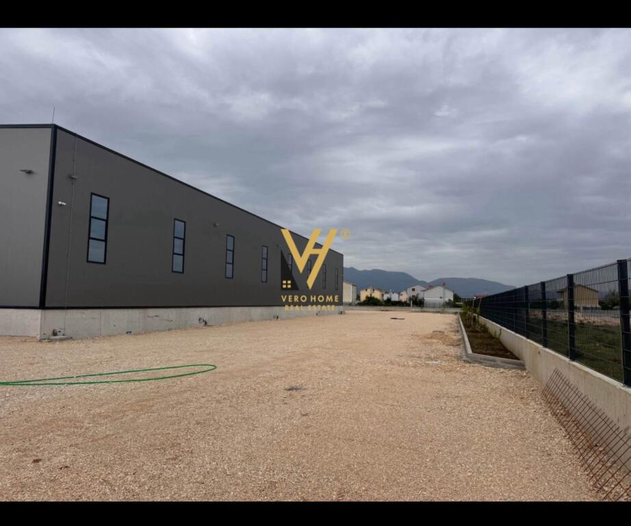 KAPANON 1,200 M2 FOR RENT ON RRUGA E RINASIT