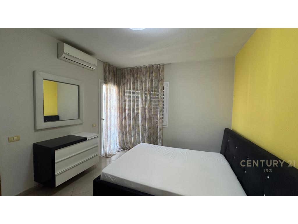 Apartament 2+1+2 me qera ne Astir prane Unazes se Re