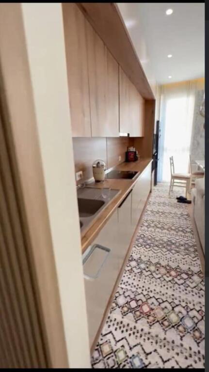 Apartament Me Qera 2+1+2 prane Farmacise 10 (ID B2201263) Tirane