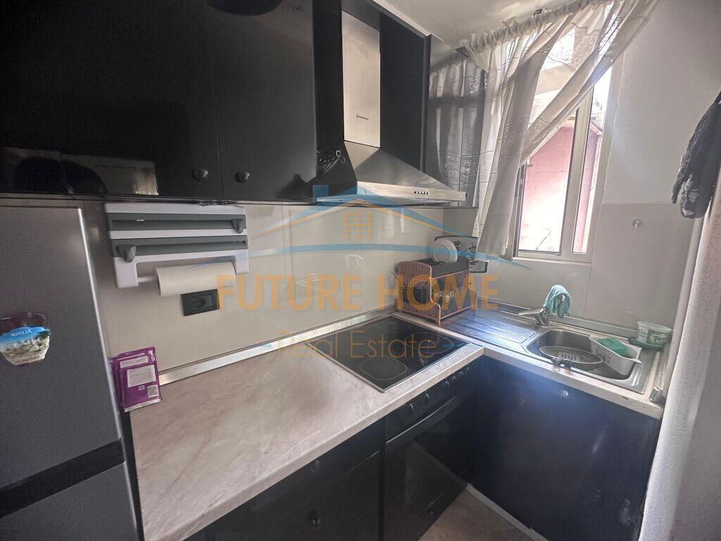 Shitet, Apartament 1+1, Rruga Hoxha Tahsim