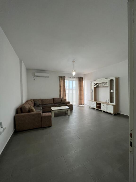 Apartament 2+1 ne Kamez tek Market Bala