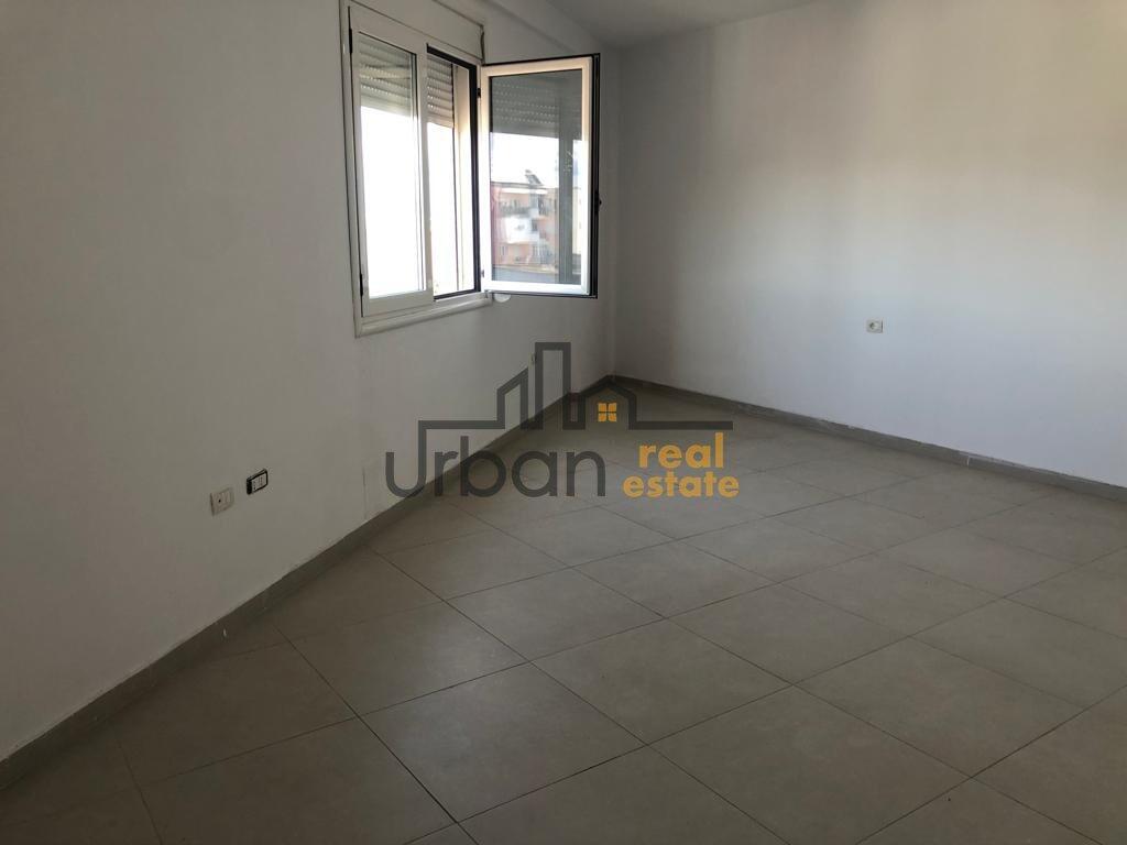 In vendita, Appartamento 1+1, Vicino alla Nuova Maternità, Tirana -  | 75 m²