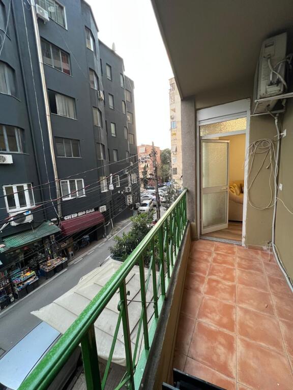An apartment 1+1 is offered, New Market