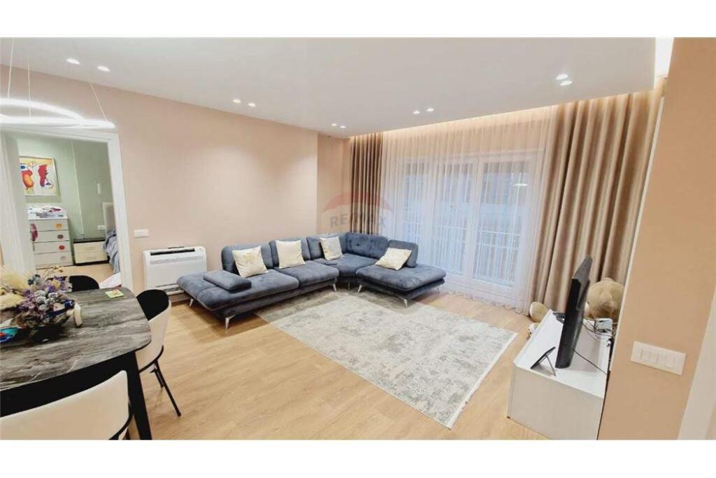Apartament 2+1 me qera prane Vila Gold