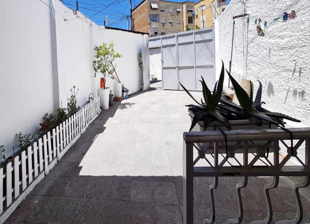 Private house for rent, Pazari I ri