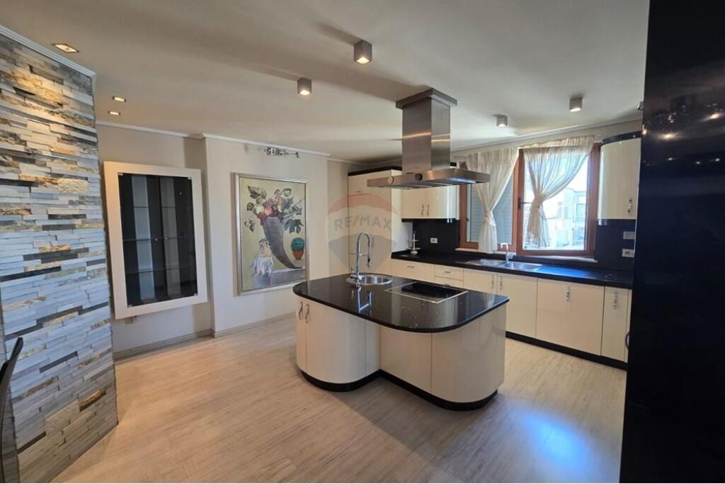 Një apartament 3+1+2 jepet me qira në Astir afër Bar Artistit.
