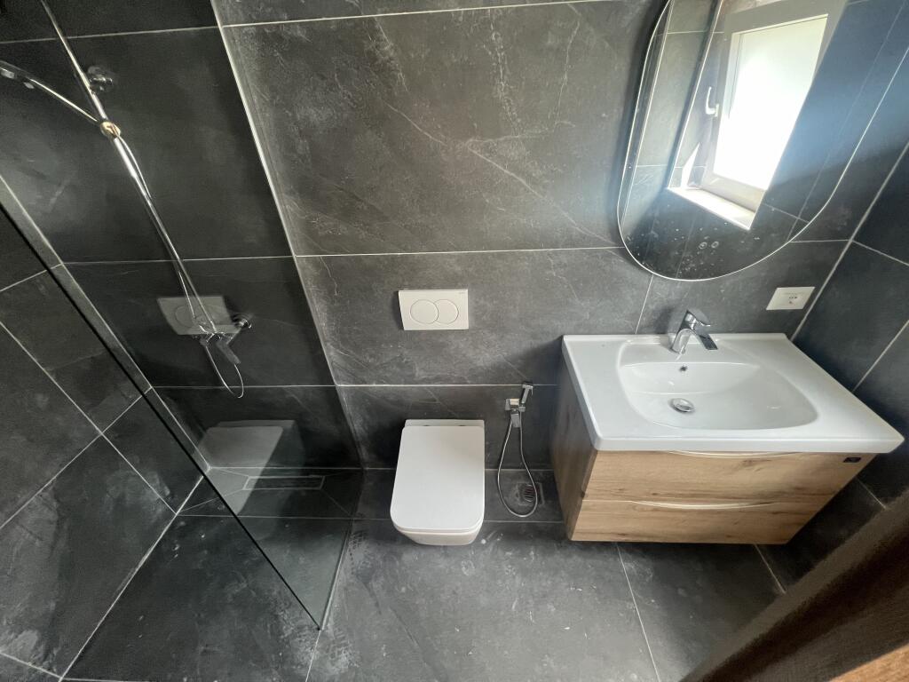 OFFICE FOR RENT 55 M2 WILSON SQUARE