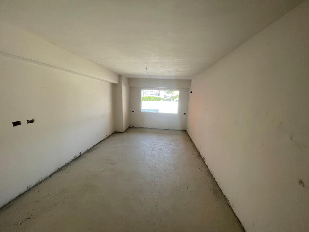Offerta duplex in vendita a Yzberisht.