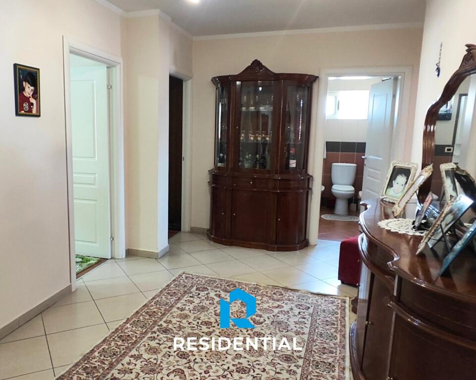Tek GLOBE Shitet Apartament 3+1 Me Çmim OKAZION 1700€/m²