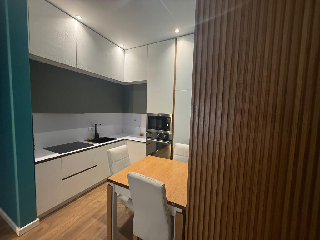 Një apartament 1+1 jepet me qira te Kompleksi Delijorgji