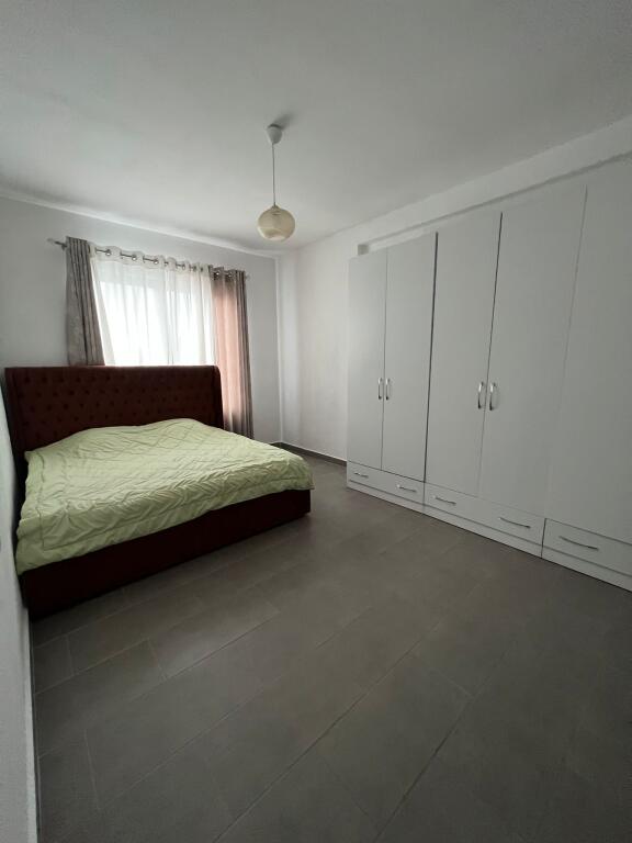 Apartament 2+1 ne Kamez tek Market Bala