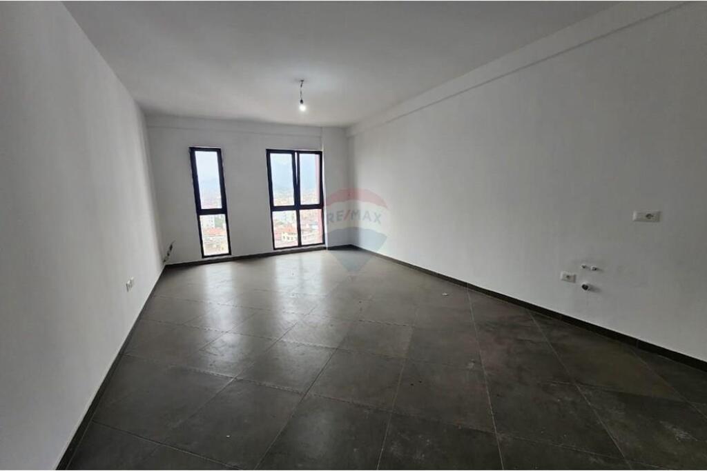 2+1 apartment for sale near Farmacia 10!