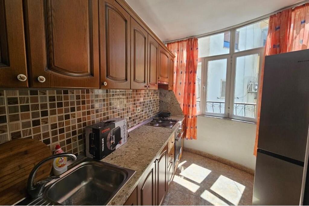 2+1 apartment for rent at Komuna e Parisit!