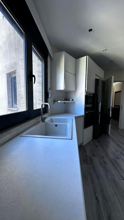 Apartment - For Rent - Center