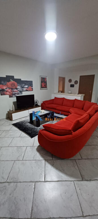 2+1 for rent on Qemal Stafa Street, near the Red School