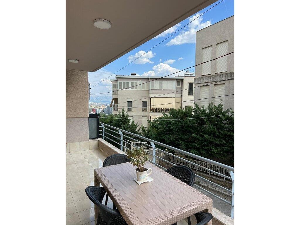 TEK LIQENI I THATE. JEPET ME QIRA APARTAMENT 1+1.
