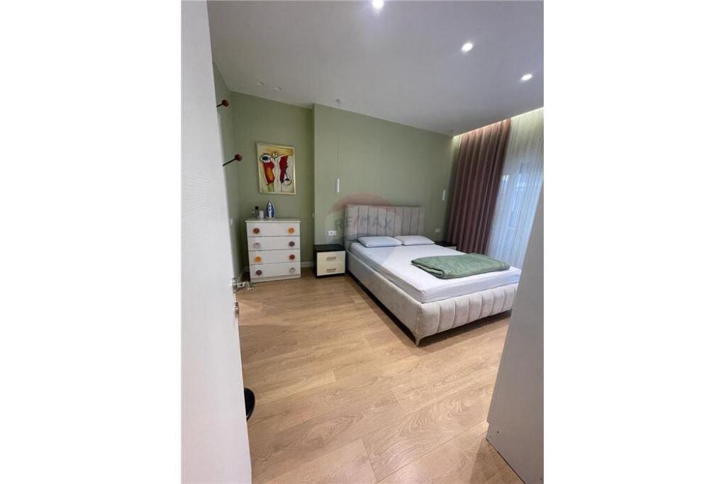 Apartament 2+1 me qera prane Vila Gold