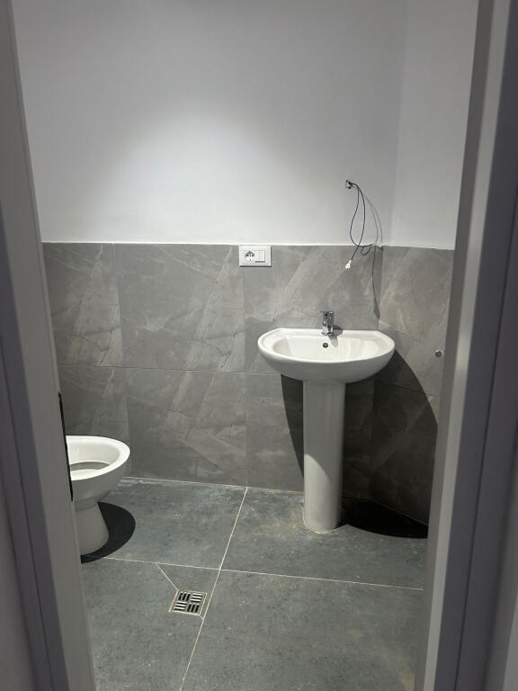 Dyqan Me Qera Tek Rruga E Barrikadave (ID BD21718) Tirane