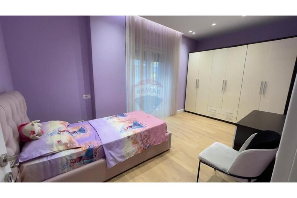 Apartament 2+1 me qera prane Vila Gold