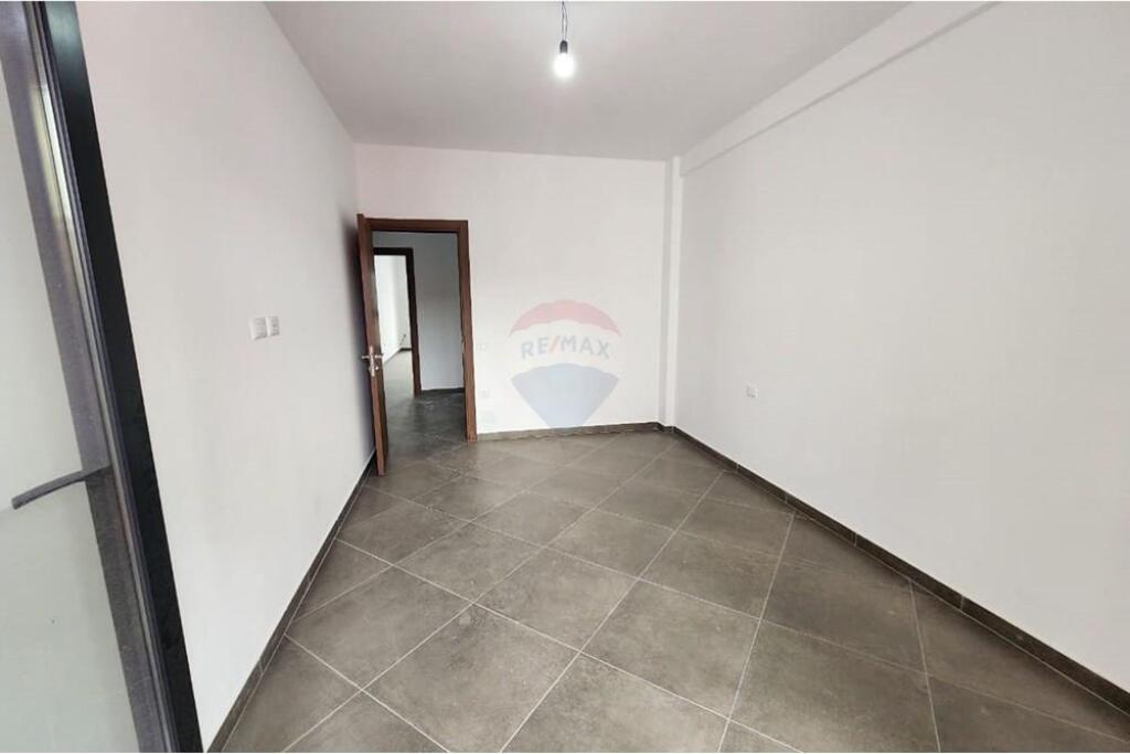 2+1 apartment for sale near Farmacia 10!