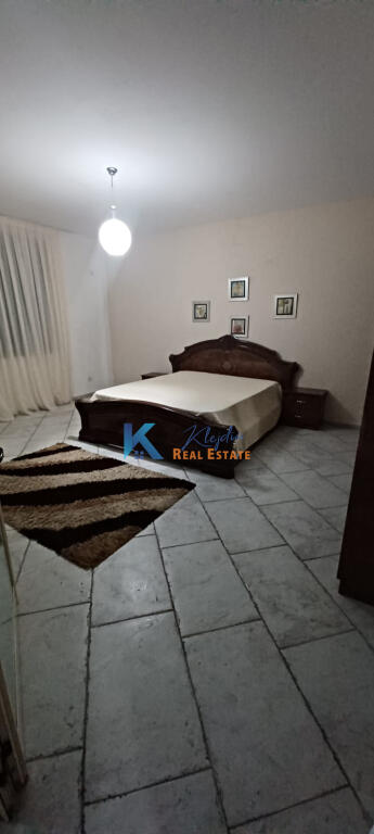 2+1 for rent on Qemal Stafa Street, near the Red School