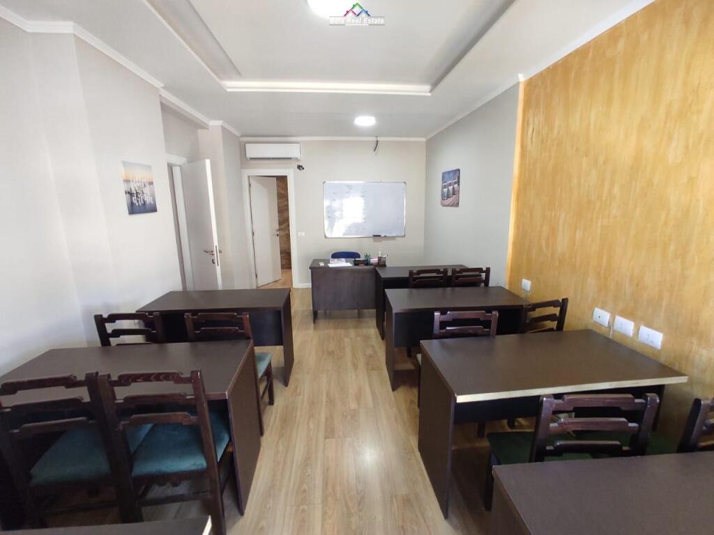 Ufficio in Affitto 3+1 a 21 Dicembre (ID BZ2339) Tirana