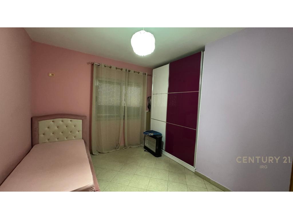 Apartament 2+1+2 me qera ne Astir prane Unazes se Re
