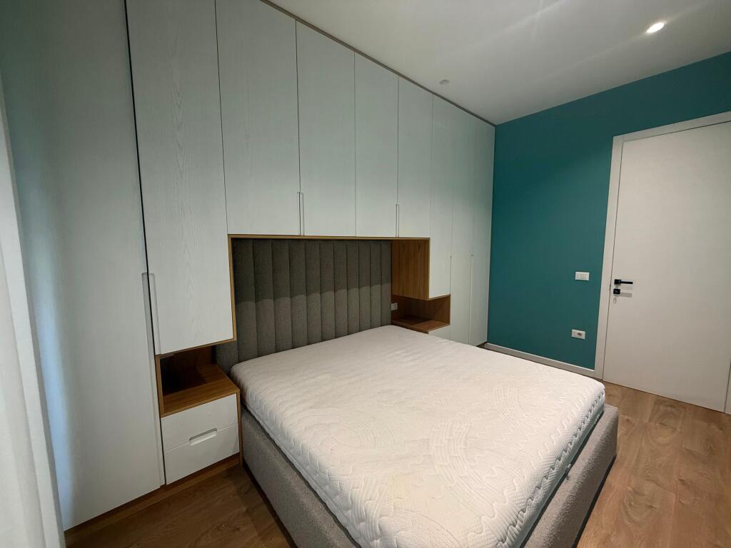 Një apartament 1+1 jepet me qira te Kompleksi Delijorgji