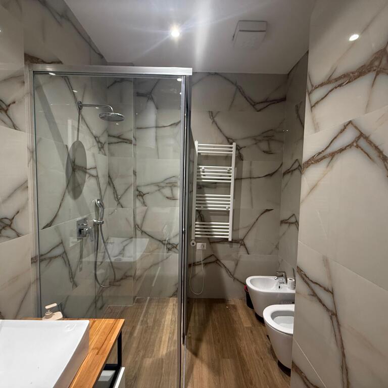 Një apartament 1+1 jepet me qira te Kompleksi Delijorgji