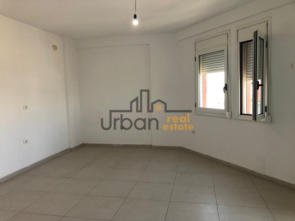 In vendita, Appartamento 1+1, Vicino alla Nuova Maternità, Tirana -  | 75 m²