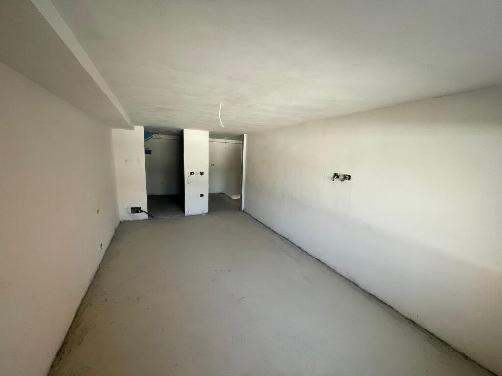 Offerta duplex in vendita a Yzberisht.