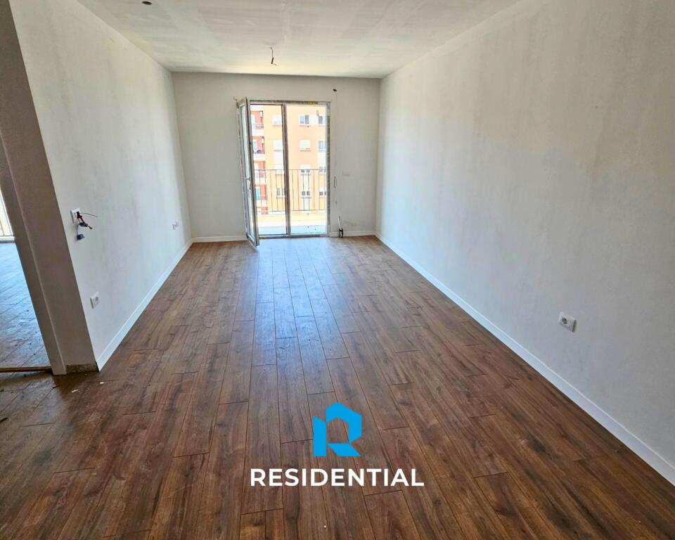 Tek Kompleksi Jolla, shitet apartament 1+1 në një pallat të ri!