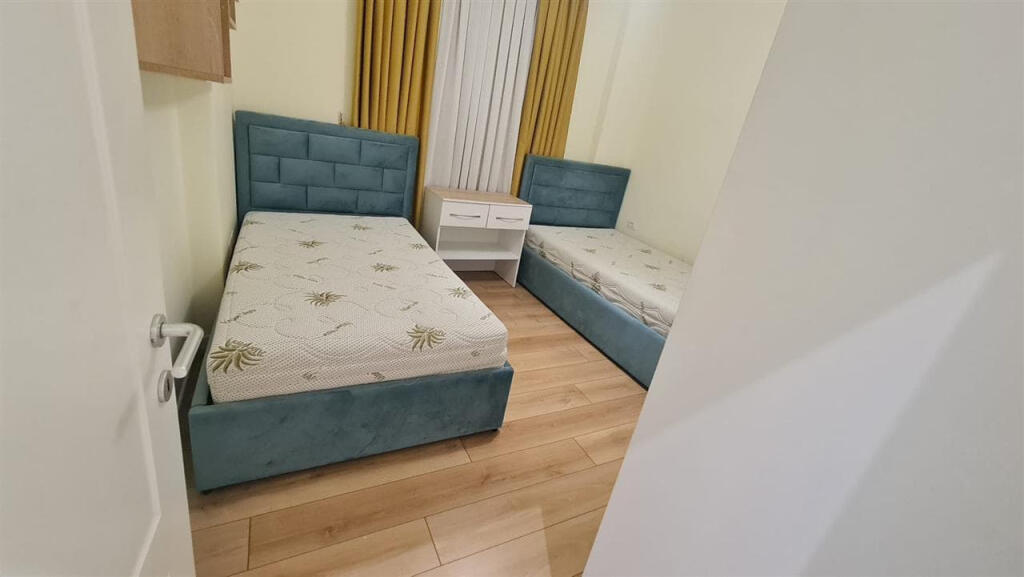 Apartament Me Qera 2+1+2 prane Farmacise 10 (ID B2201263) Tirane