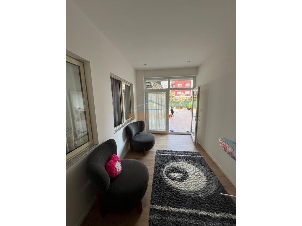 Shitet, Apartament 2+1, Fresku, Tiranë