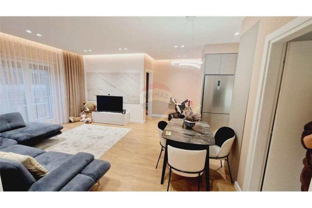 Apartament 2+1 me qera prane Vila Gold