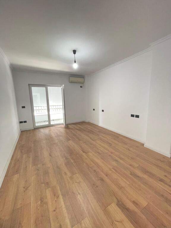 2+1 apartment for sale - Kavaja Street, near Report TV